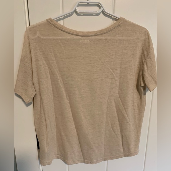 ✨3 for $15✨ Old Navy beige linen tee - Picture 2 of 3